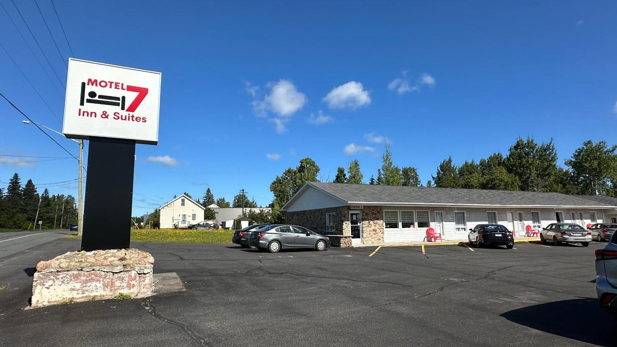 Motel 7 Inn & Suites Beresford エクステリア 写真