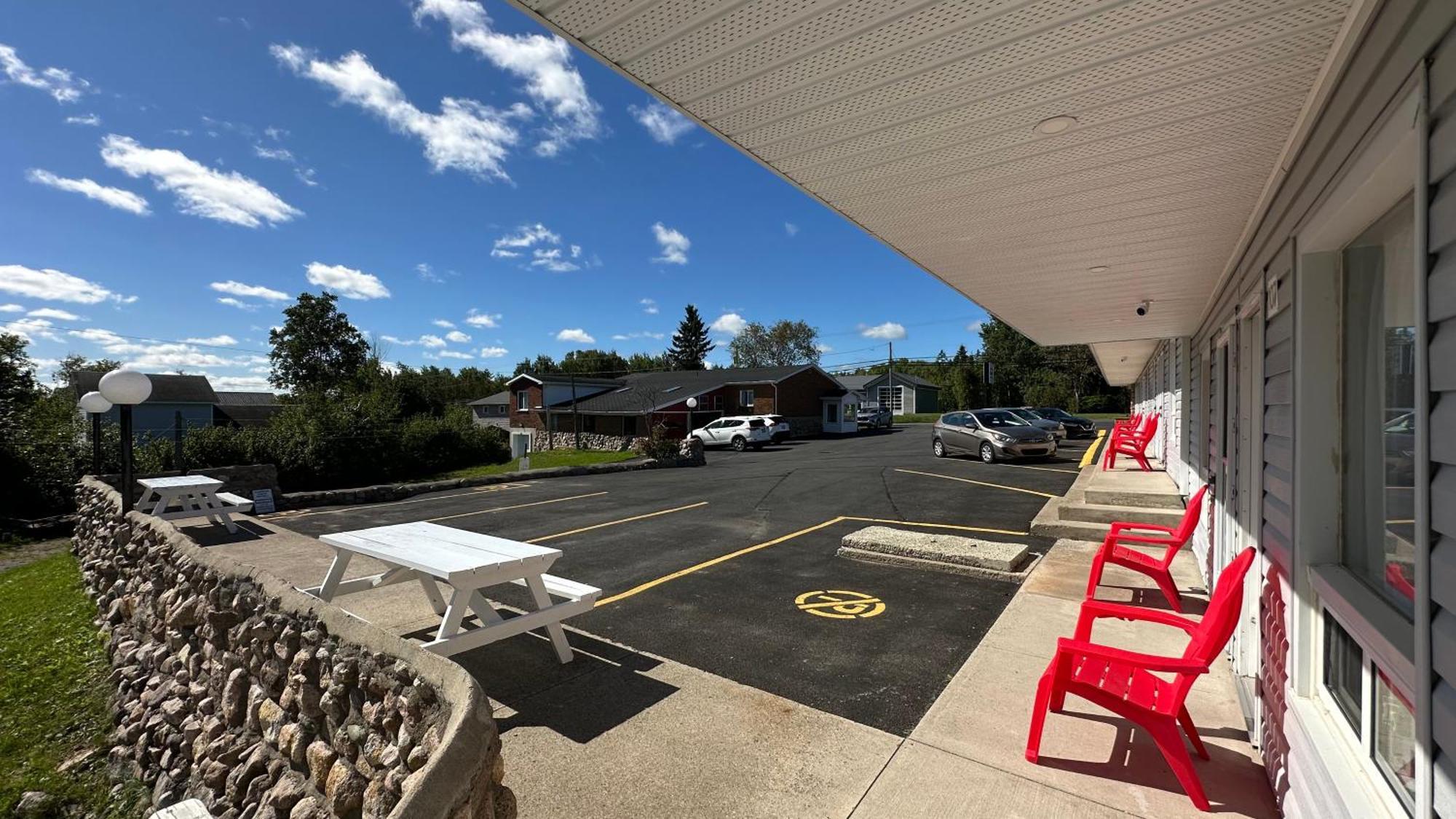 Motel 7 Inn & Suites Beresford エクステリア 写真