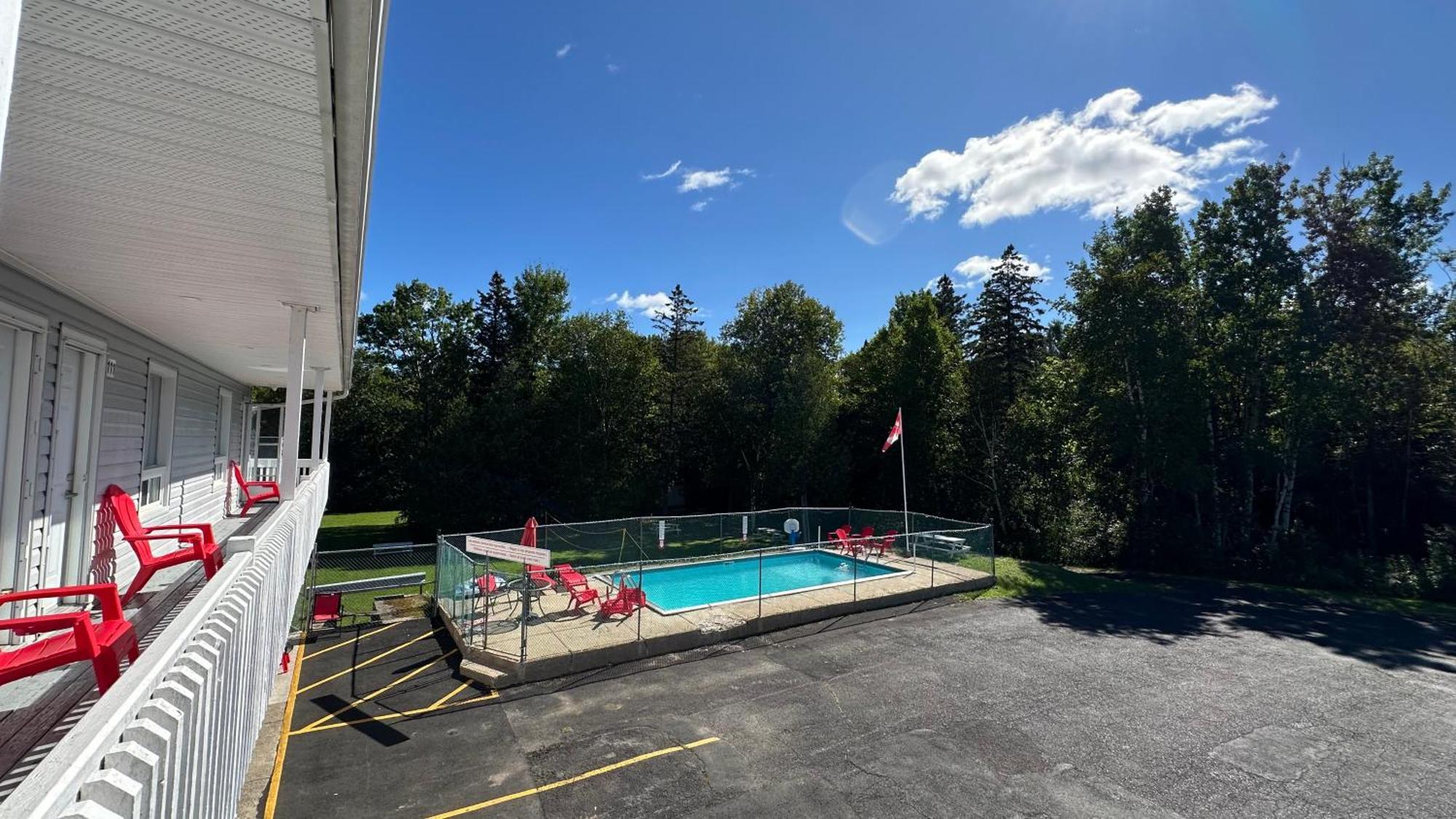Motel 7 Inn & Suites Beresford エクステリア 写真