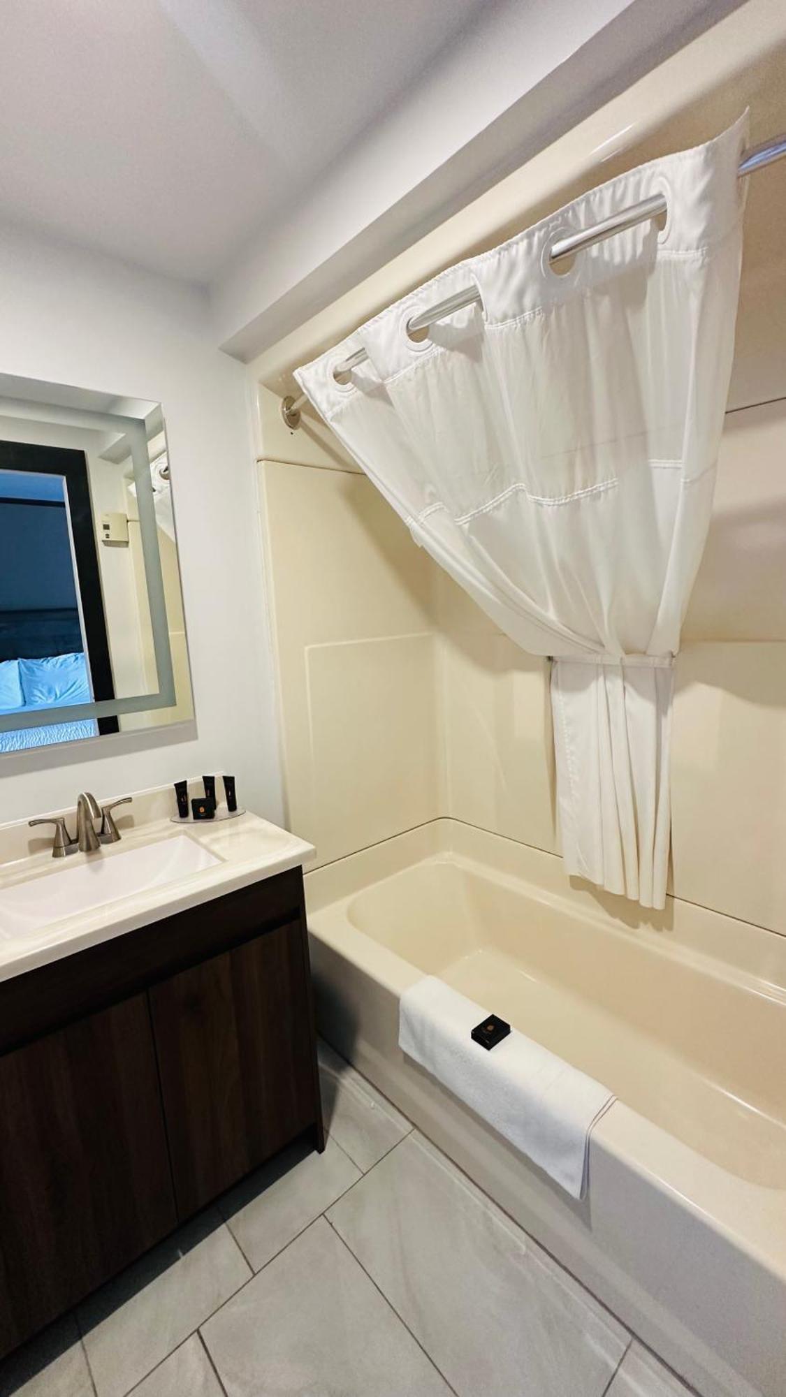 Motel 7 Inn & Suites Beresford エクステリア 写真